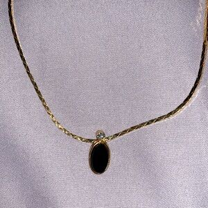 AVON VINTAGE MIDNIGHT TOUCH Pendant. Gold plated tone chain black pendant 1982!